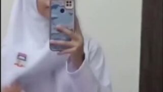 Best Viral Video of 2025 (So Far!) Jilbab Smp Pamer Meki Pink Rapat